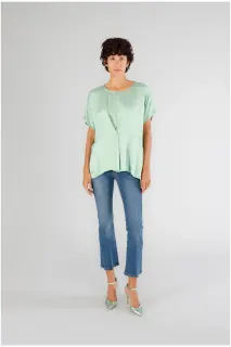 Blusa con drappeggio davanti