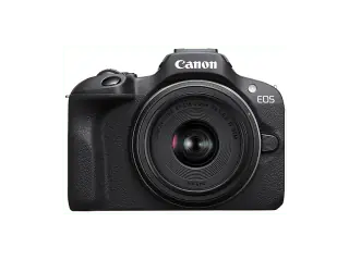Canon EOS R100 con obiettivi RF-S 18-45mm e 55-210mm