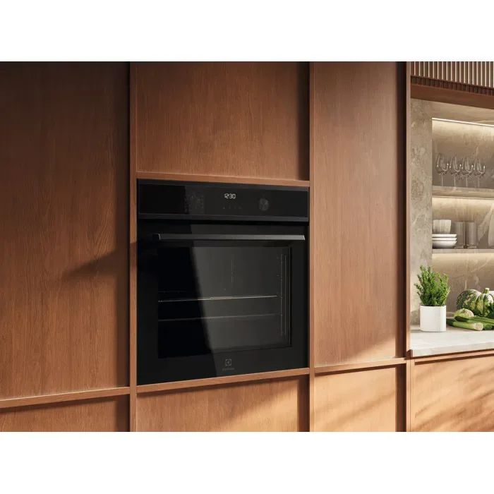 Electrolux Forno Multifunzione Serie 500 SurroundCook con SteamBake - vista 3