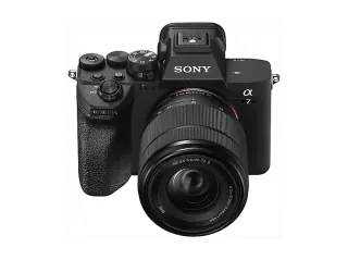 Fotocamera Mirrorless Sony Alpha 7 IV con obiettivo 28-70 mm