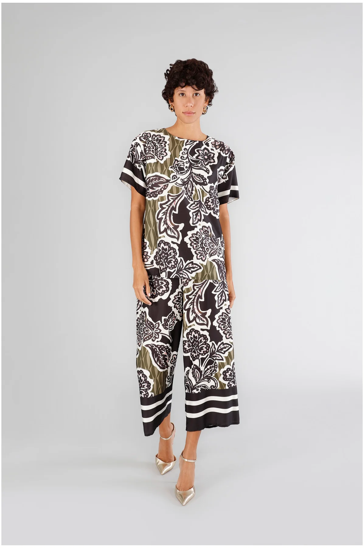 Blusa maniche corte stampata fiore multinero