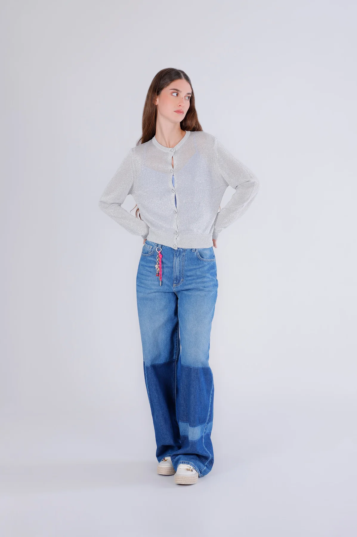 Cardigan da donna in filato lurex con bottoni gioiello