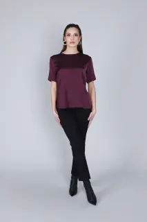 Blusa maniche corte in satin melanzana