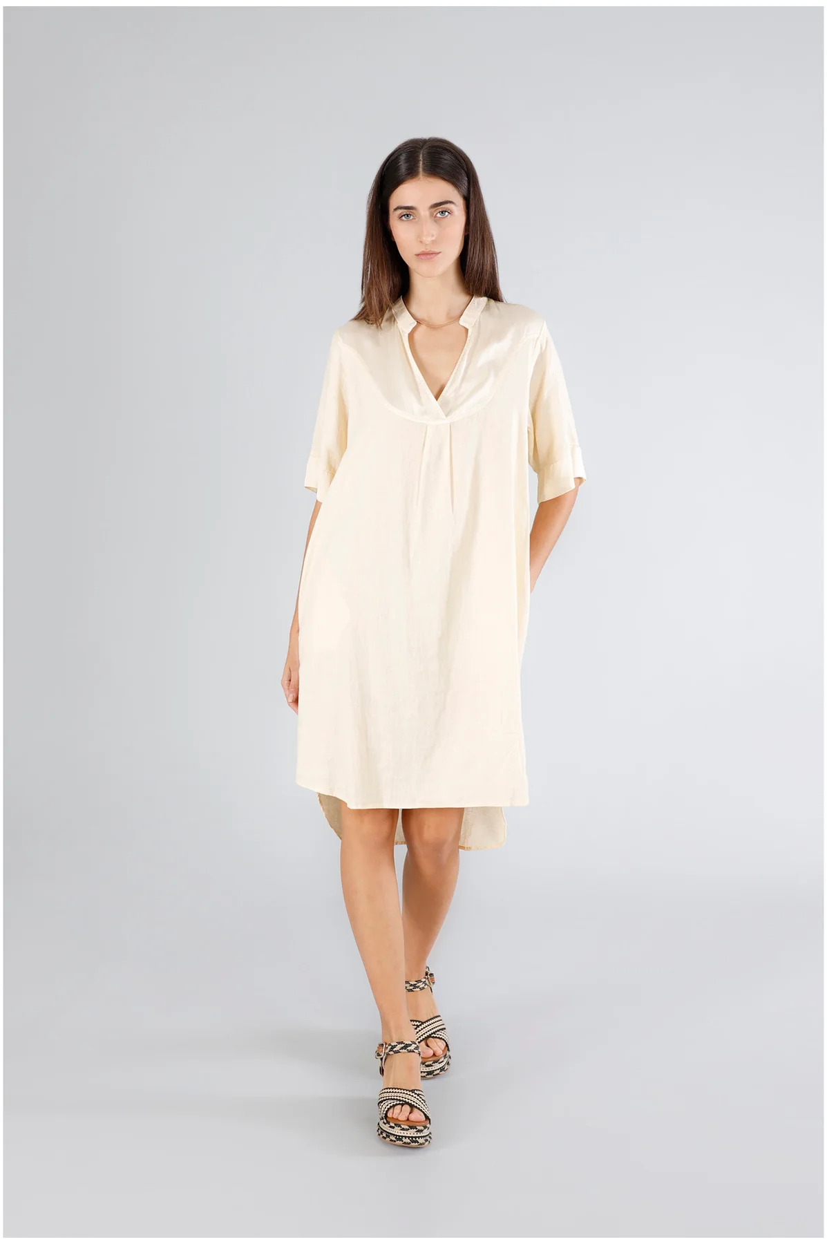 Abito tipo tunica con inserto in satin