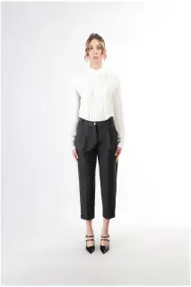 Pantaloni gamba dritta con pinces fumo
