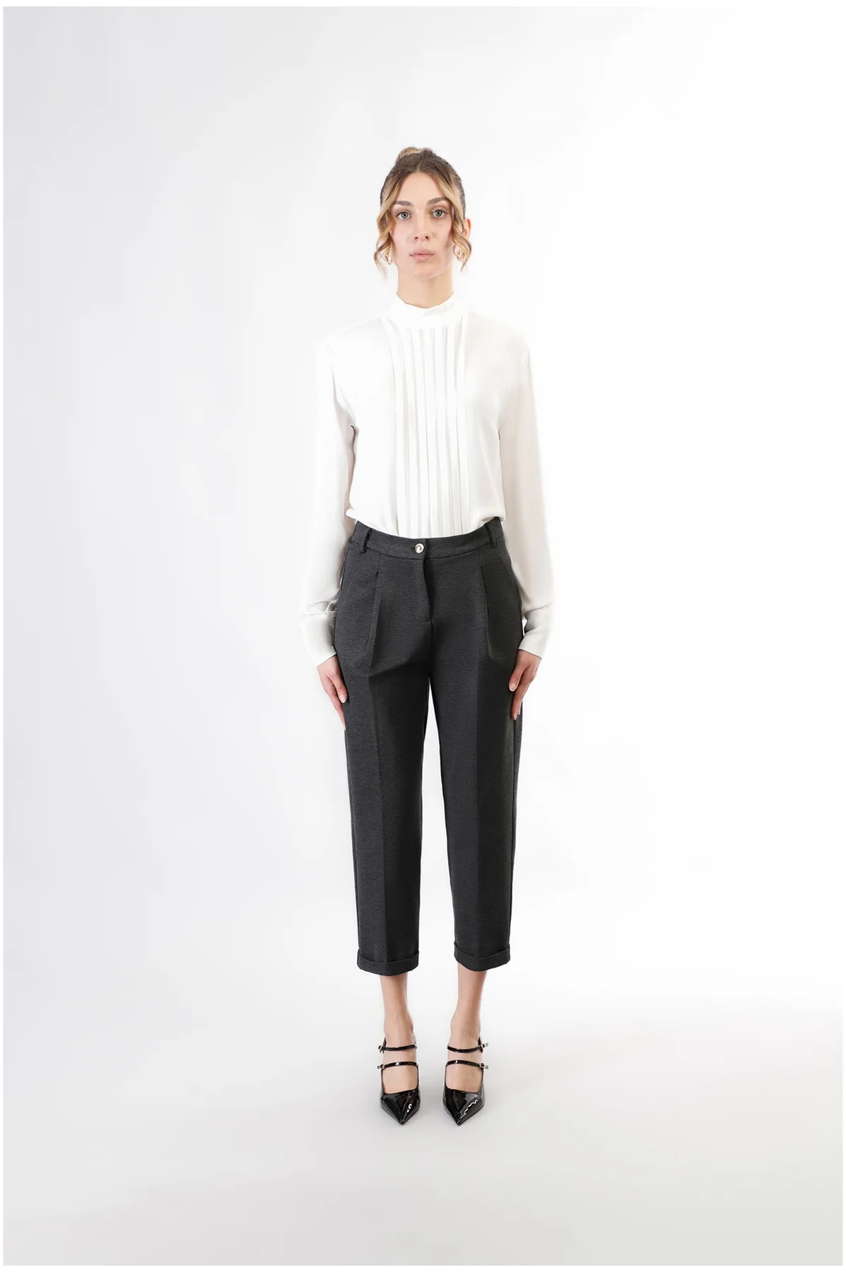 Pantaloni gamba dritta con pinces fumo