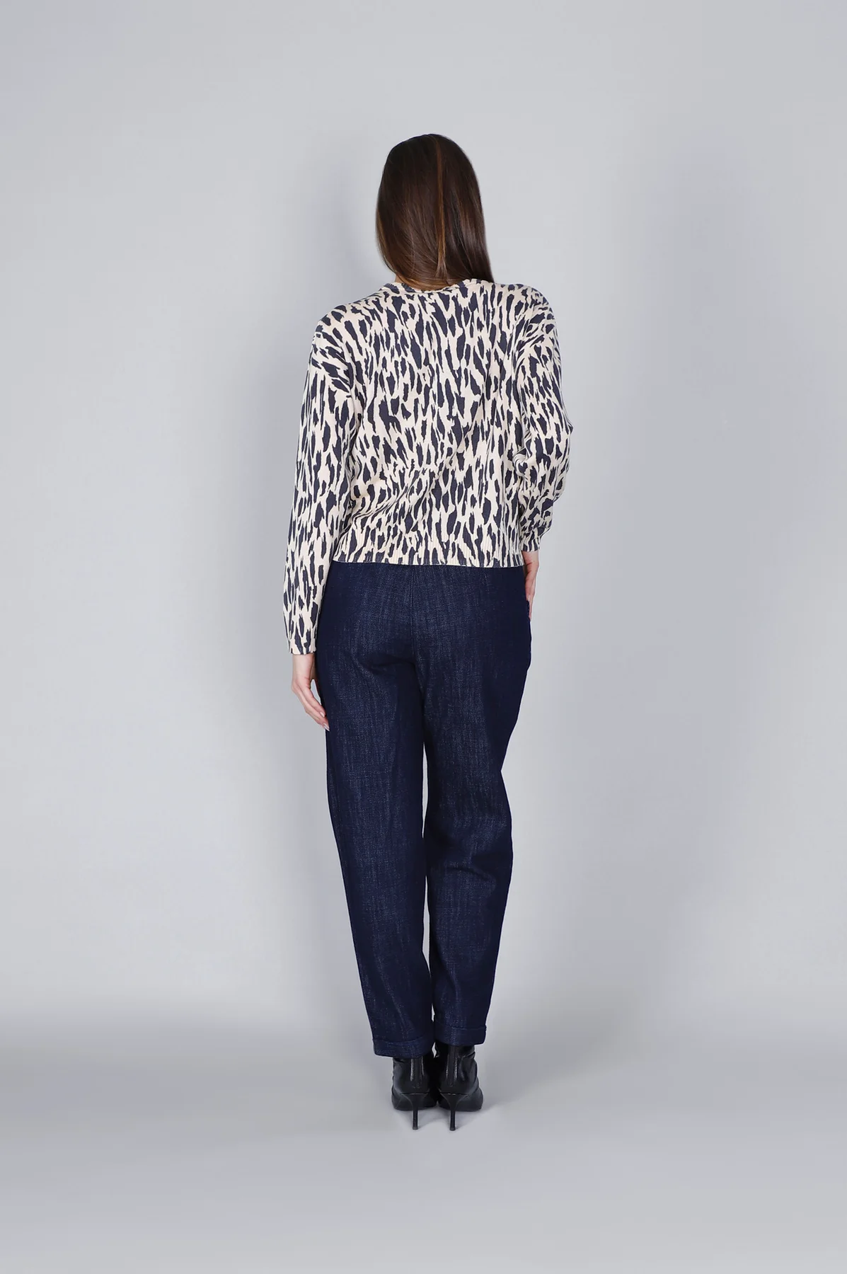 Maglia girocollo stampata con strass - vista 2