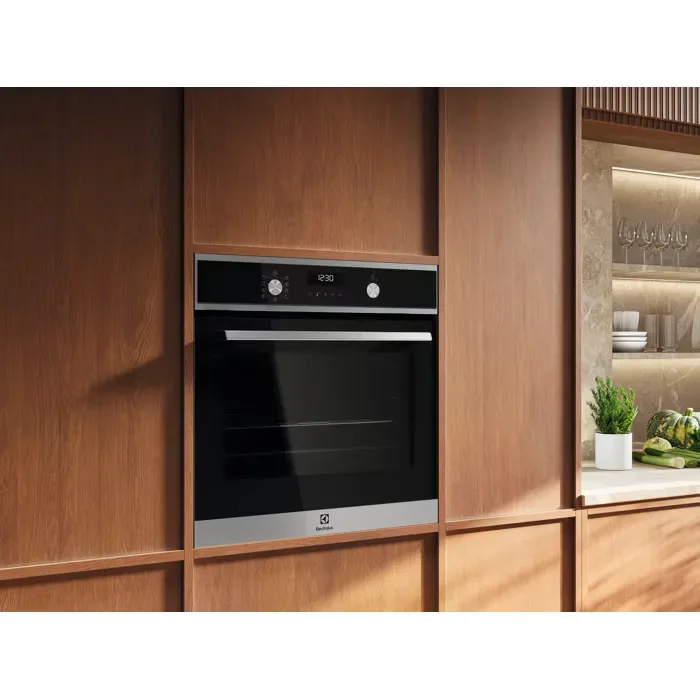 Electrolux Forno Multifunzione Serie 500 SurroundCook con SteamBake - vista 3