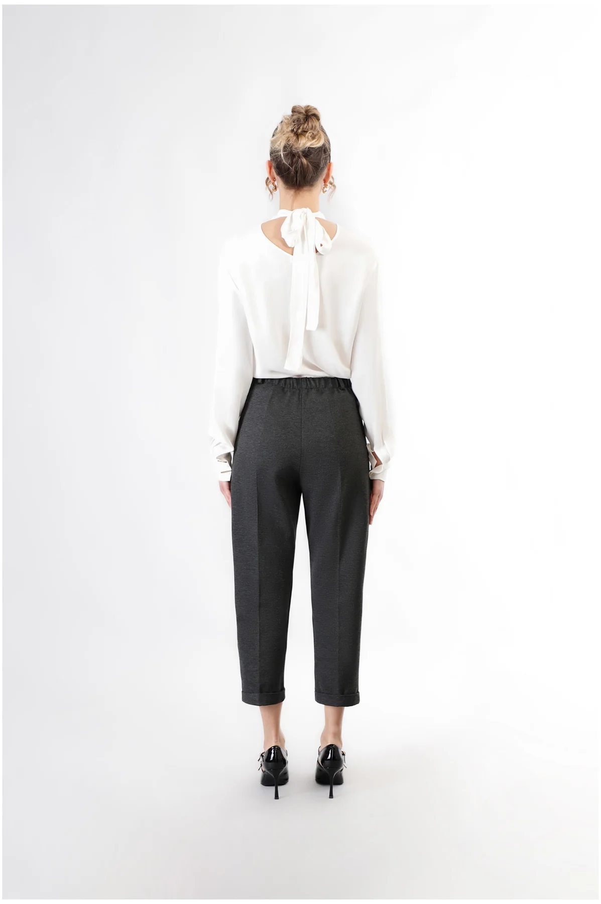 Pantaloni gamba dritta con pinces fumo - vista 2