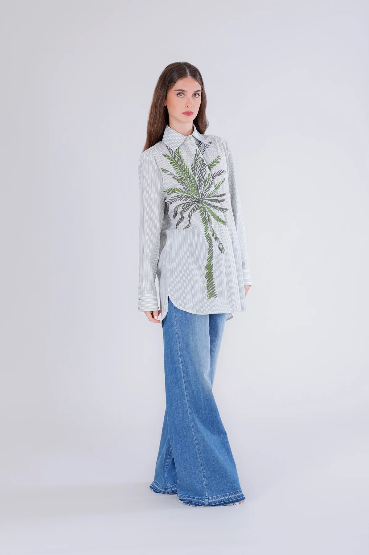 Camicia Rigata con Palma Ricamata