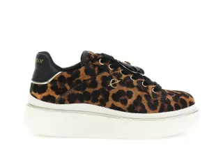 Sneakers in pelle effetto cavallino maculato