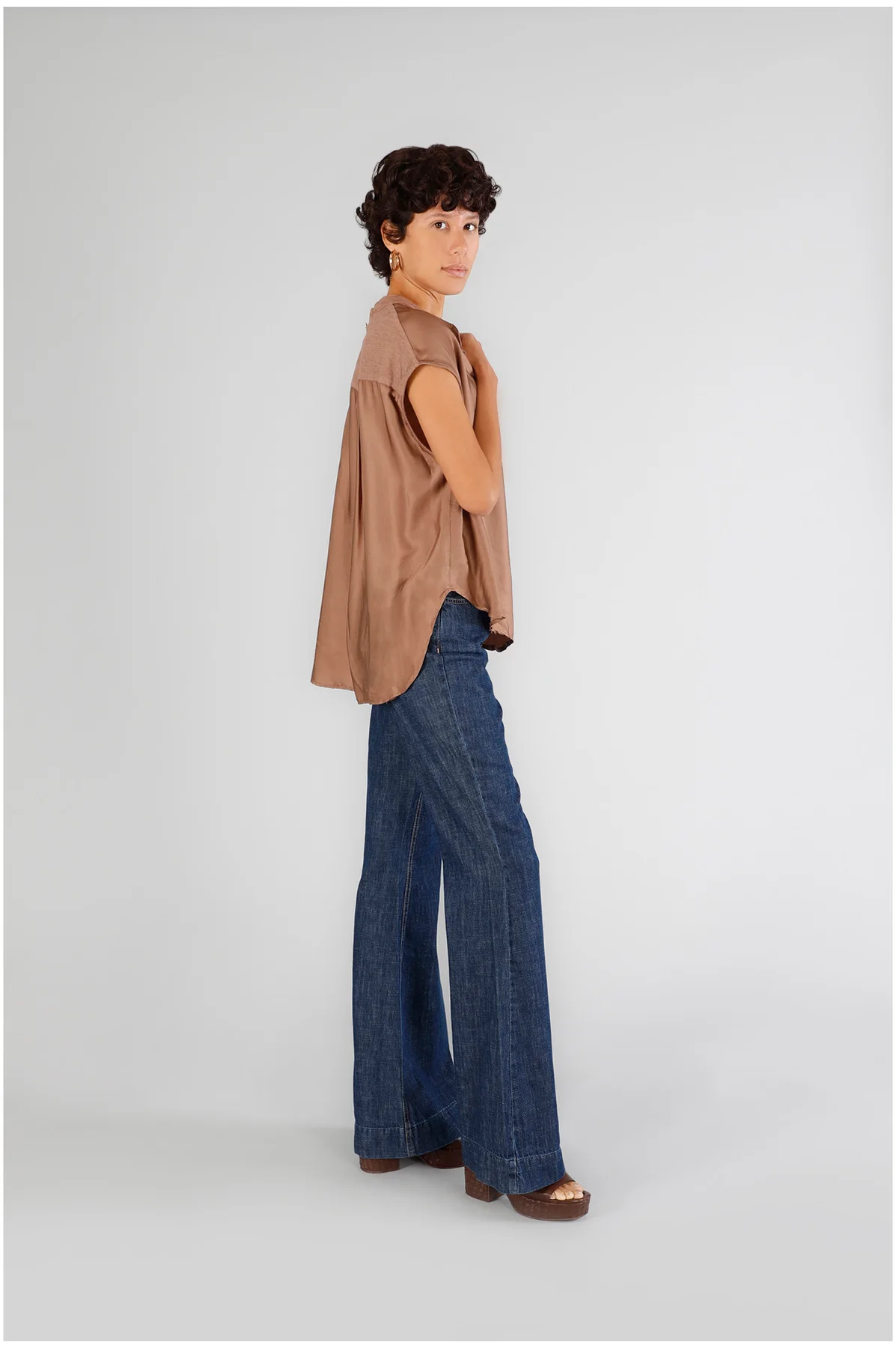 Blusa smanicata over bimateriale - vista 2