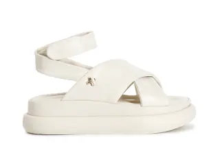 Sandali in pelle incrociato con accessorio osso
