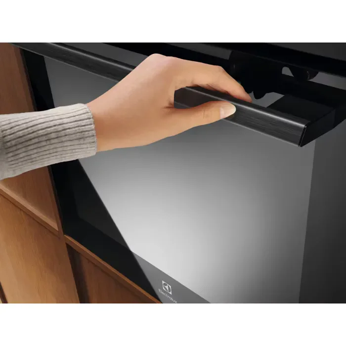 Electrolux Forno Multifunzione Serie 500 SurroundCook con SteamBake - vista 3