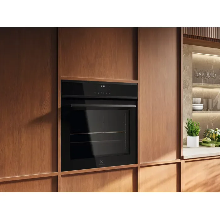 Electrolux Forno Multifunzione Serie 500 SurroundCook con pulizia pirolitica EOM7P00H - vista 3
