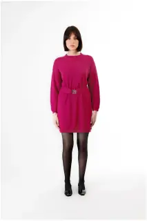 Abito in maglia girocollo con cintura
